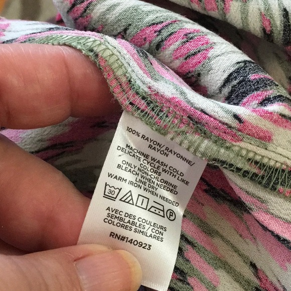 LOFT Ikat Palm Ruffle Shell - Picture 4 of 4